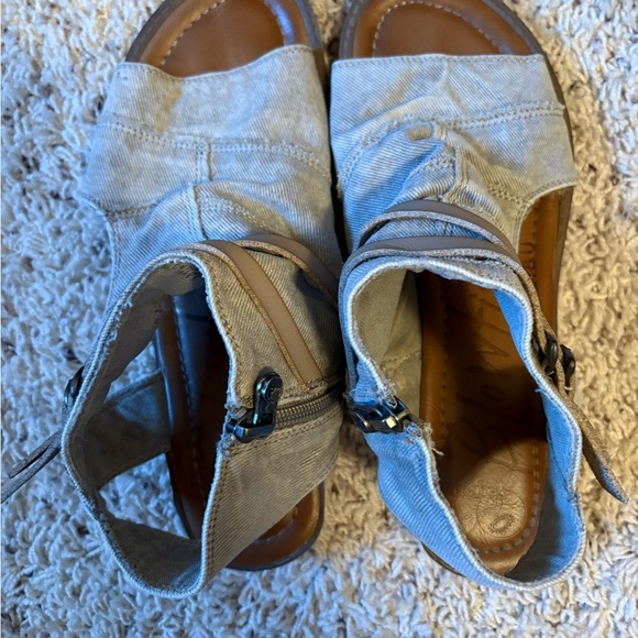 Blowfish Tan Sandals, 8.5 - Picture 3 of 4